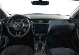 Подержанный автомобиль Skoda Octavia Liftback 2018 года (9 фото)