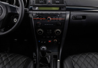 Подержанный автомобиль Mazda 3 Sedan 2006 года (12 фото)