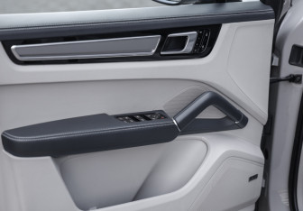 Подержанный автомобиль Porsche Cayenne 2020 года (24 фото)