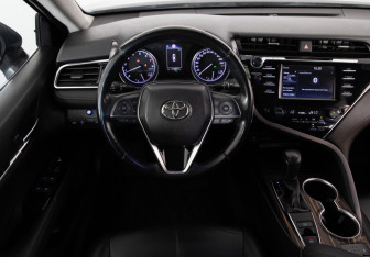 Подержанный автомобиль Toyota Camry Sedan 2019 года (10 фото)