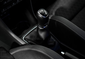 Подержанный автомобиль Skoda Rapid Liftback 2015 года (10 фото)