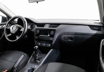 Подержанный автомобиль Skoda Octavia Wagon 2014 года (9 фото)