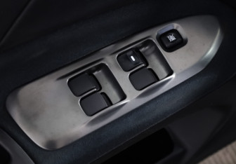 Подержанный автомобиль Mitsubishi Lancer Sedan 2006 года (12 фото)