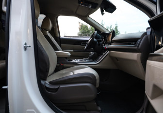 Подержанный автомобиль Kia Carnival 2021 года (26 фото)