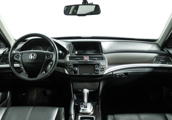 Подержанный автомобиль Honda Crosstour 2014 года (13 фото)