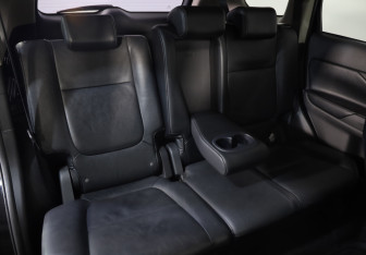 Подержанный автомобиль Mitsubishi Outlander 2012 года (23 фото)