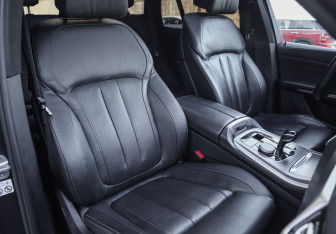 Подержанный автомобиль BMW X5 2019 года (30 фото)
