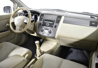 Подержанный автомобиль Nissan Tiida Hatchback 2007 года (10 фото)