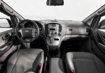 Подержанный автомобиль Hyundai Grand Starex 2011 года (15 фото)