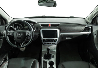 Подержанный автомобиль JAC T8 2023 года (13 фото)