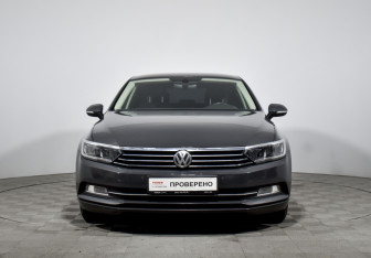 Подержанный автомобиль Volkswagen Passat Sedan 2017 года (2 фото)