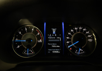 Подержанный автомобиль Toyota Fortuner 2018 года (11 фото)
