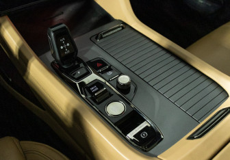 Подержанный автомобиль Lynk&Co 09 2023 года (18 фото)