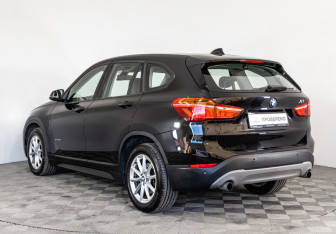 Подержанный автомобиль BMW X1 2018 года (7 фото)