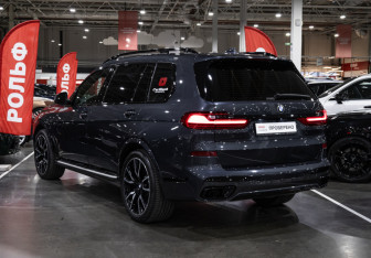 Подержанный автомобиль BMW X7 2020 года (13 фото)