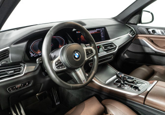 Подержанный автомобиль BMW X5 2019 года (11 фото)