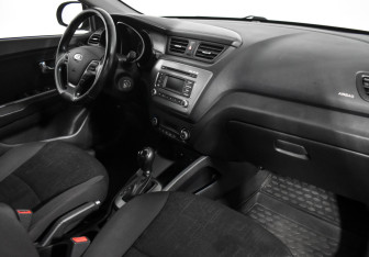 Подержанный автомобиль Kia Rio Hatchback 2016 года (13 фото)