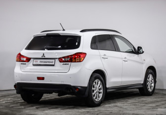 Подержанный автомобиль Mitsubishi ASX 2013 года (5 фото)