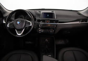 Подержанный автомобиль BMW X1 2018 года (9 фото)