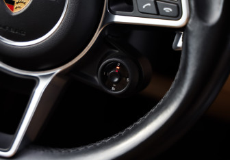 Подержанный автомобиль Porsche Cayenne 2020 года (14 фото)