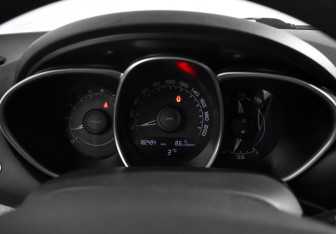 Подержанный автомобиль LADA (ВАЗ) Vesta Sedan 2016 года (16 фото)