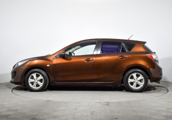Подержанный автомобиль Mazda 3 Hatchback 2011 года (8 фото)