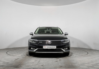 Подержанный автомобиль Volkswagen Passat Wagon 2017 года (2 фото)