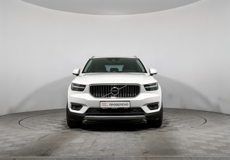 Подержанный автомобиль Volvo XC40 2018 года (2 фото)