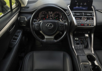 Подержанный автомобиль Lexus NX 2021 года (12 фото)