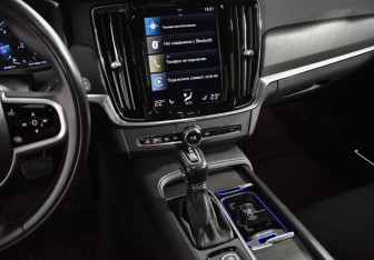 Подержанный автомобиль Volvo V90 Cross Country 2019 года (16 фото)