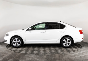 Подержанный автомобиль Skoda Octavia Liftback 2016 года (8 фото)