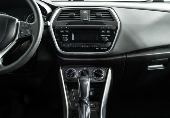 Подержанный автомобиль Suzuki SX4 Hatchback 2016 года (14 фото)