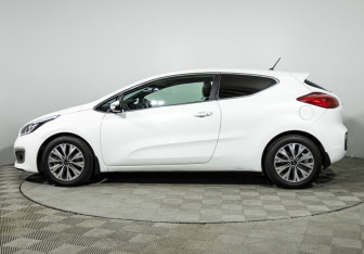 Подержанный автомобиль Kia Ceed Hatchback 2015 года (8 фото)