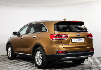 Подержанный автомобиль Kia Sorento 2017 года (7 фото)
