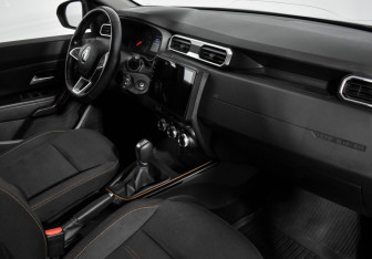 Подержанный автомобиль Renault Duster 2022 года (12 фото)