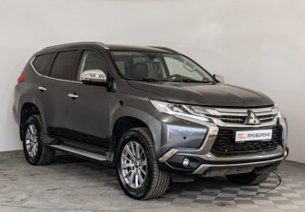 Подержанный автомобиль Mitsubishi Pajero Sport 2018 года (3 фото)