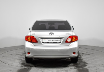 Подержанный автомобиль Toyota Corolla Sedan 2007 года (6 фото)