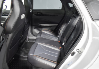 Подержанный автомобиль Changan UNI-V 2024 года (11 фото)