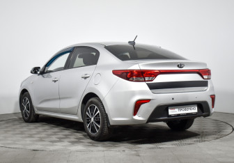 Подержанный автомобиль Kia Rio Sedan 2017 года (7 фото)