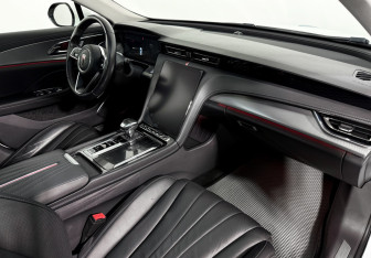 Подержанный автомобиль Hongqi H5 2023 года (16 фото)