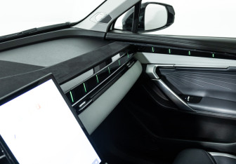 Подержанный автомобиль Geely Atlas 2023 года (17 фото)