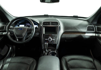 Подержанный автомобиль Ford Explorer 2019 года (13 фото)
