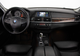 Подержанный автомобиль BMW X5 2008 года (9 фото)