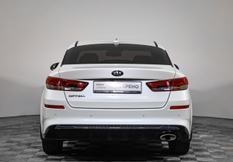 Подержанный автомобиль Kia Optima Sedan 2018 года (6 фото)