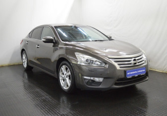 Подержанный автомобиль Nissan Teana 2014 года (3 фото)