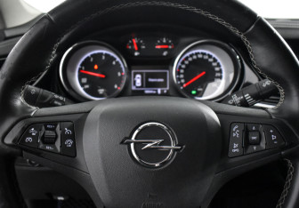 Подержанный автомобиль Opel Insignia Liftback 2018 года (17 фото)