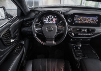 Подержанный автомобиль Lexus LS 2021 года (14 фото)