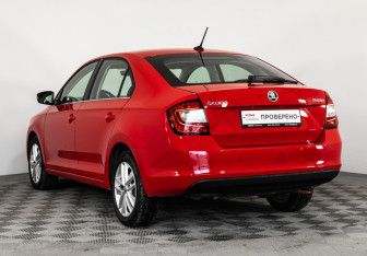 Подержанный автомобиль Skoda Rapid Liftback 2017 года (7 фото)