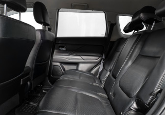 Подержанный автомобиль Mitsubishi Outlander 2017 года (13 фото)