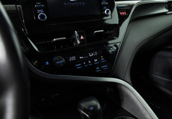 Подержанный автомобиль Toyota Camry Sedan 2021 года (16 фото)